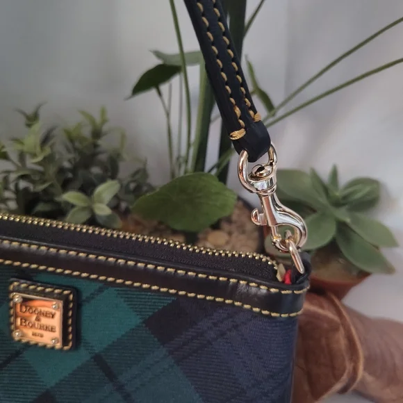 Dooney & Bourke Fabric Green And Blue Plaid Wristlet EUC - Picture 8 of 11